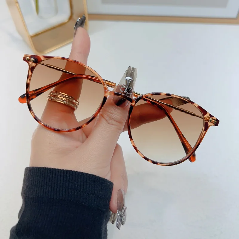 新しいラウンドヴィンテージサングラス女性レトロ高級ブランドデ - Uv Resin のレビューと価格