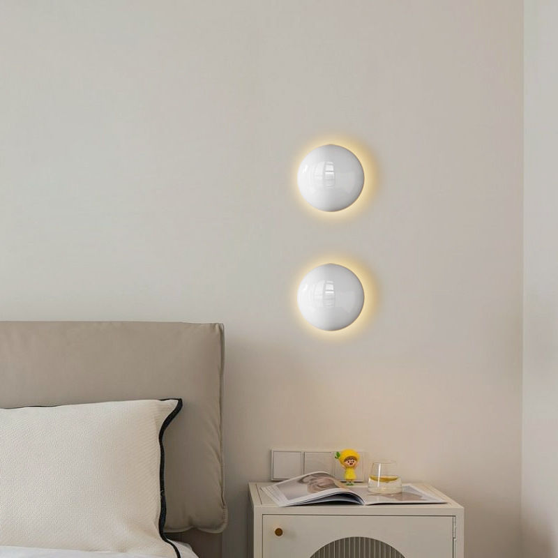 ミニマリストバウハウス小型鉄製ウォールランプ白赤色光モダンな - Glass Bed のレビューと価格